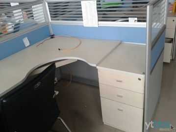 八成新辦公桌與辦公用品轉(zhuǎn)讓，低價(jià)處理，有圖有真相